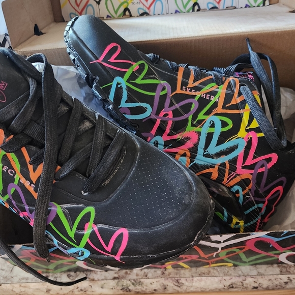 Skechers black highlights hearts shoes - Picture 2 of 8